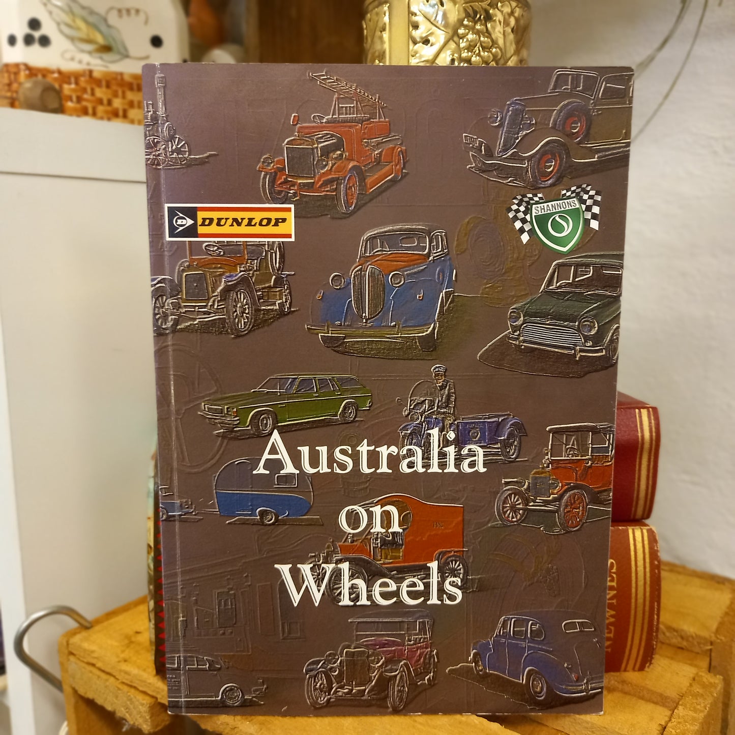 Australia On Wheels: Dunlop Shannons 2001 National Motoring Tour Record Book – AHMF Publication-Motoring History / Event Souvenir Book-Tilbrook and Co