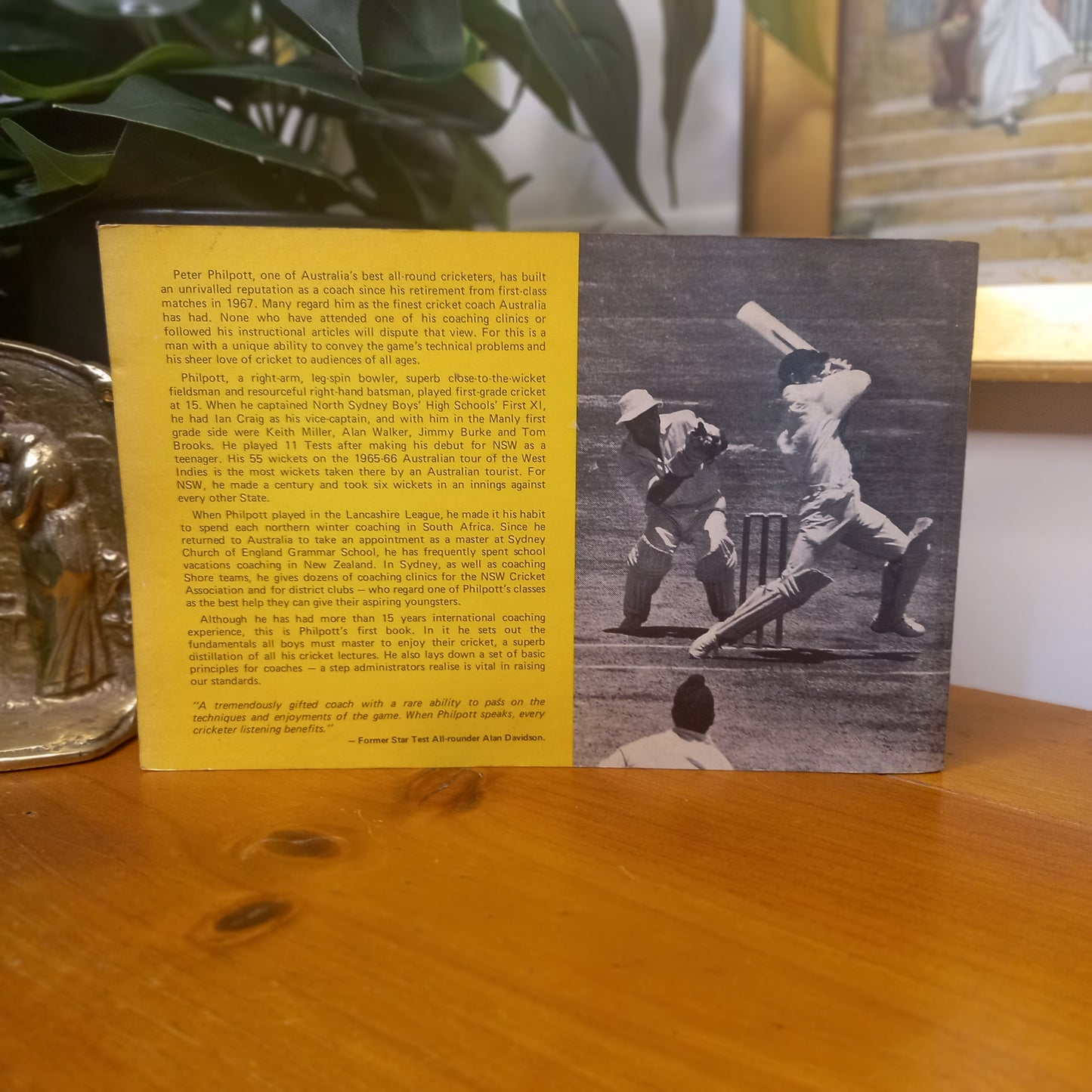 How to Play Cricket – With Special Advice for Cricket Coaches / Peter Philpott (1973)-Vintage Sports Manual-Tilbrook and Co