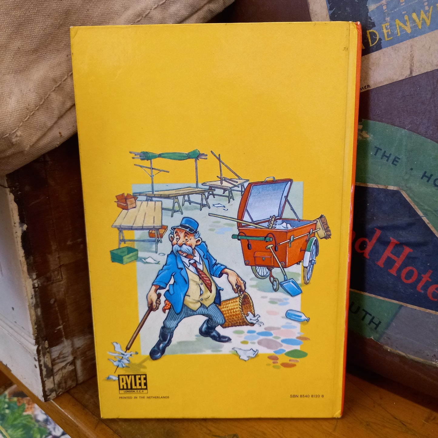 Mark and Mandy Go To Market by Lornie Leete-Hodge-Book-Tilbrook and Co