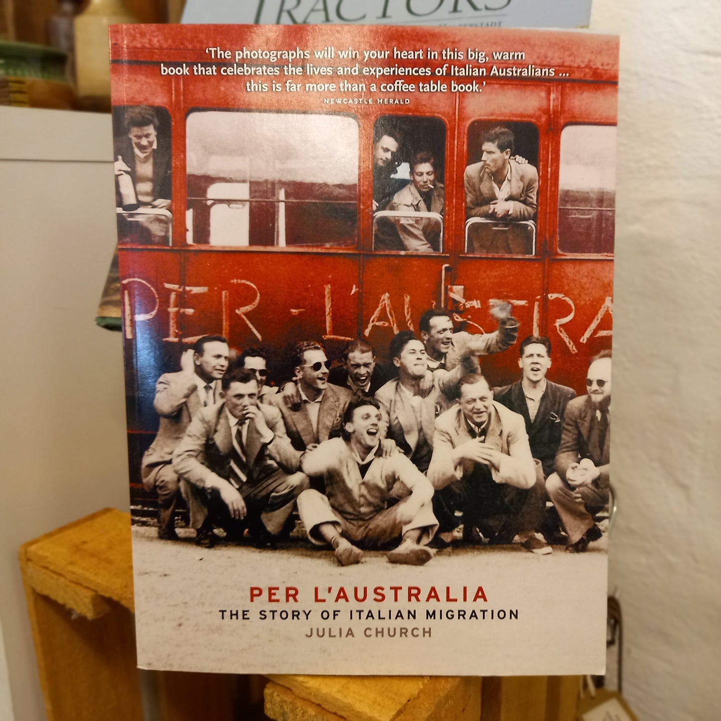 Per l’Australia: The Story of Italian Migration by Julia Church-Book - Migration History / Italia- Australian Heritage / Bilingual Publication-Tilbrook and Co