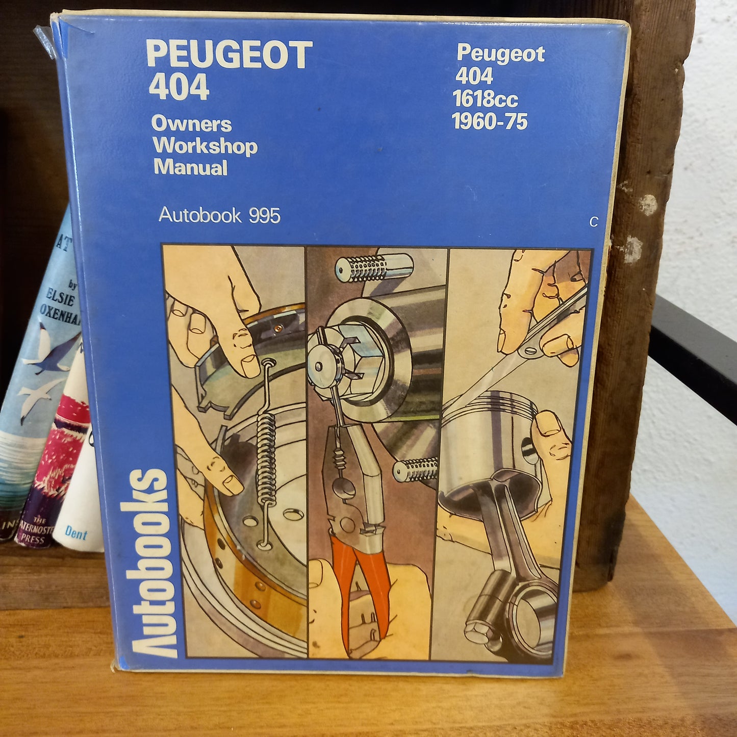Peugeot 404 Owners Workshop Manual 1618cc (1960–75) – Autobook 995 by Kenneth Ball (1975, Hardcover)-Vintage Car Repair Manual-Tilbrook and Co