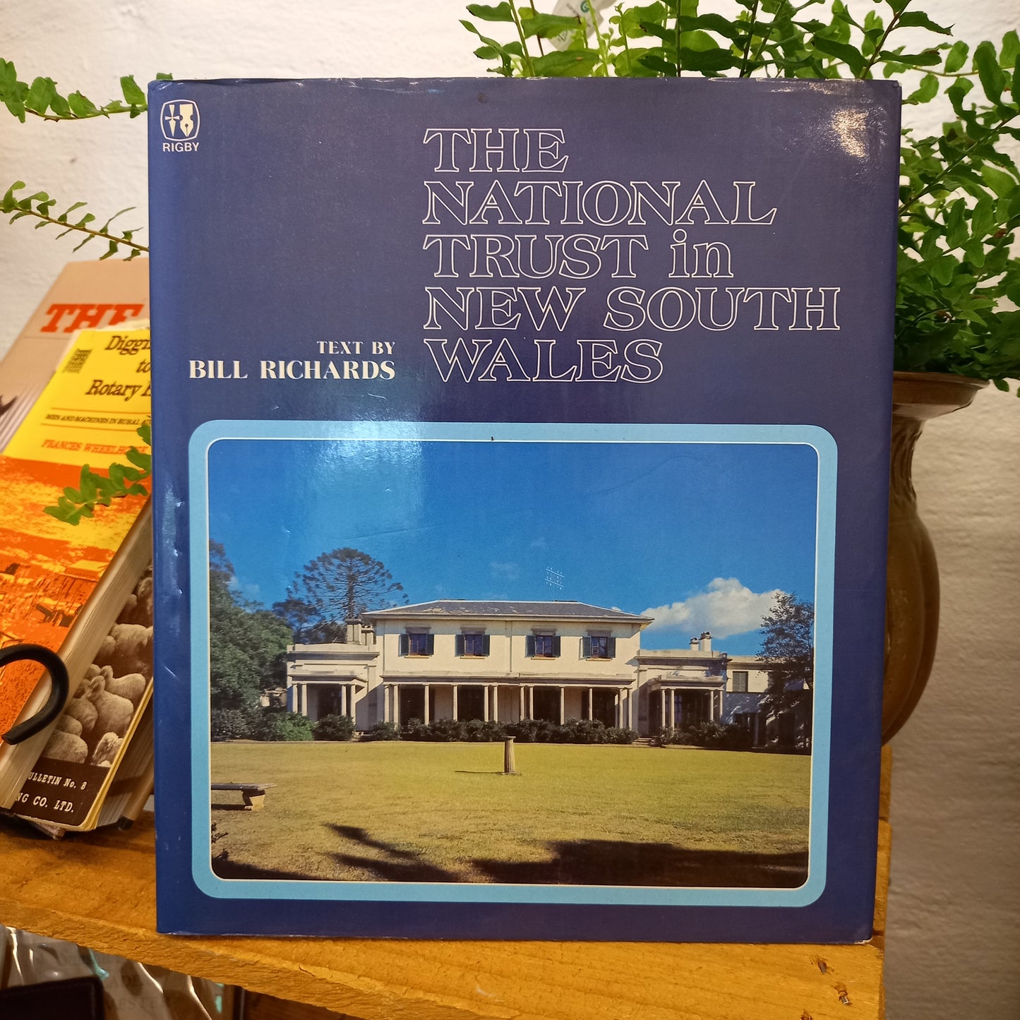 The National Trust in New South Wales by Bill Richards-Book-Tilbrook and Co