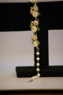 Vintage White Floral Necklace with Gold Accents – Small Statement Piece, 35 cm-Vintage Jewellery-Tilbrook and Co