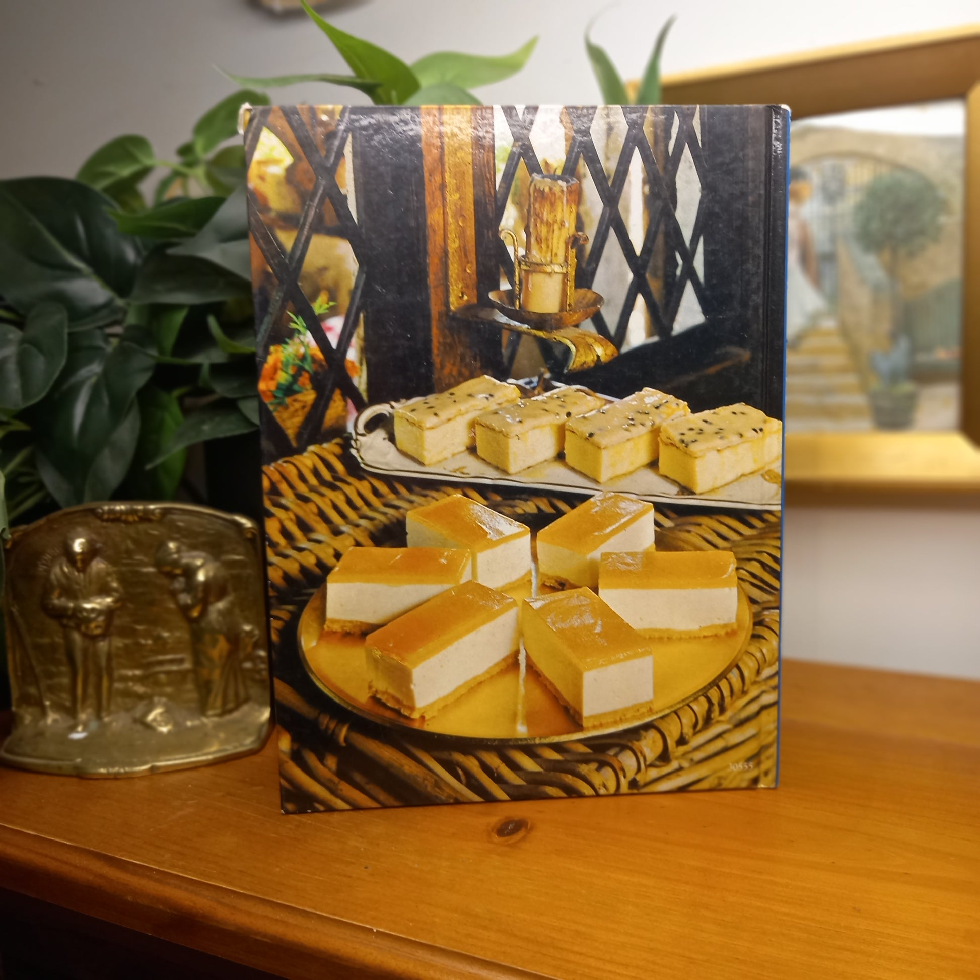 The Australian Women’s Weekly: 100 Delicious Biscuits and Slices – Edited by Ellen Sinclair (1984)-Vintage Cookbook-Tilbrook and Co