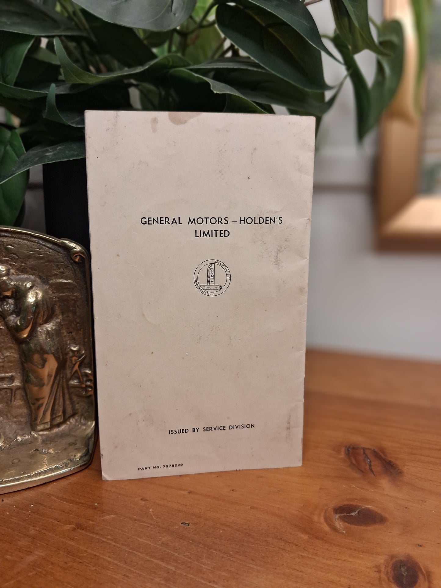1950s General Motors-Holden’s Good Housekeeping in Your Car pamphlet issued by the Service Division part number 7375229.