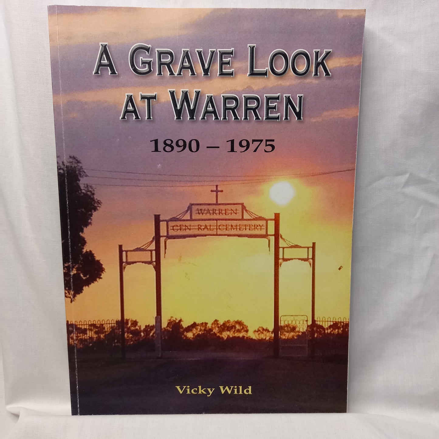 A Grave Look at Warren 1890-1975 by Vicki Wild-Book-Tilbrook and Co