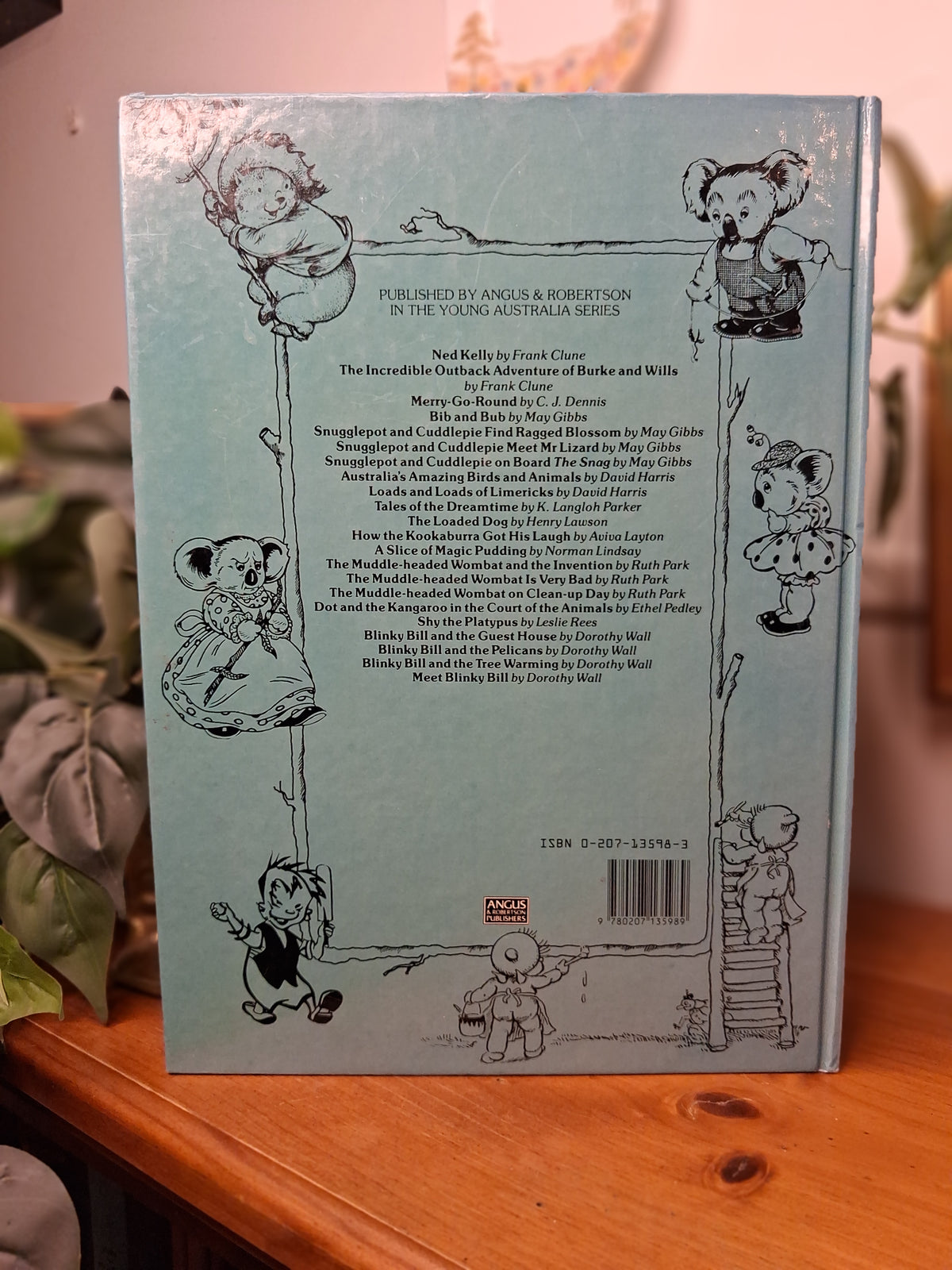 Back cover Ambrose Kangaroo Delivers the Goods by Elizabeth MacIntyre (1978)