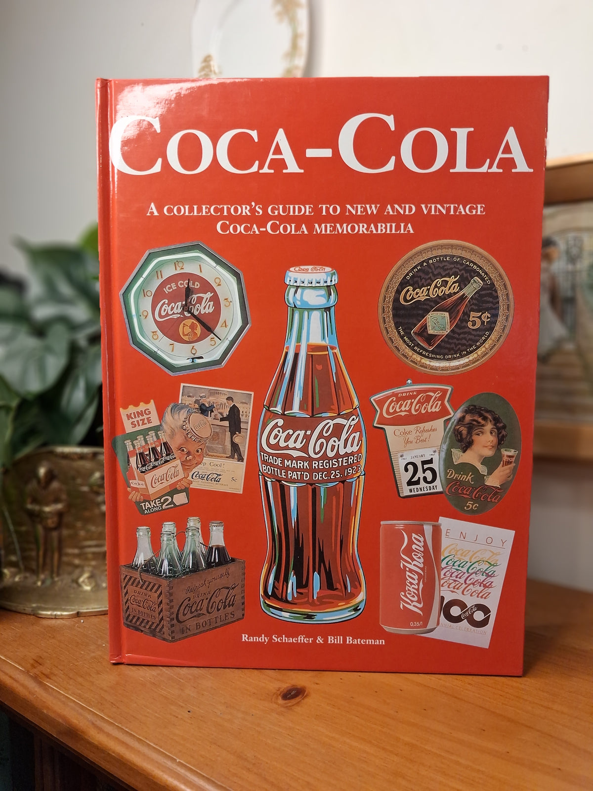 Coca-Cola: A Collector’s Guide to New and Vintage Coca-Cola Memorabilia by Randy Schaeffer and Bill Bateman-Collectors Guide / Advertising Memorabilia / Coca-Cola Collectables-Tilbrook and Co