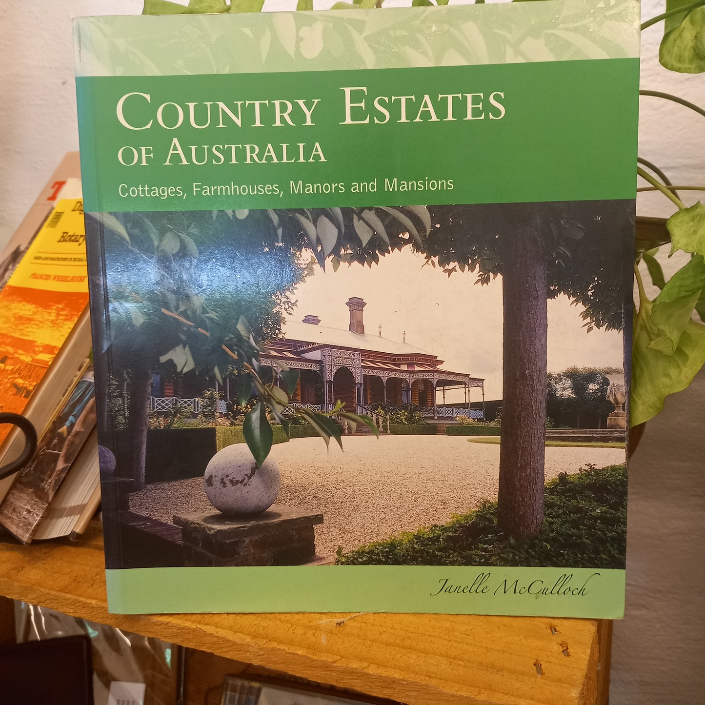 Country Estates Of Australia: Cottages, Farmhouses, Manors And Mansions by Janelle McCulloch-Book-Tilbrook and Co