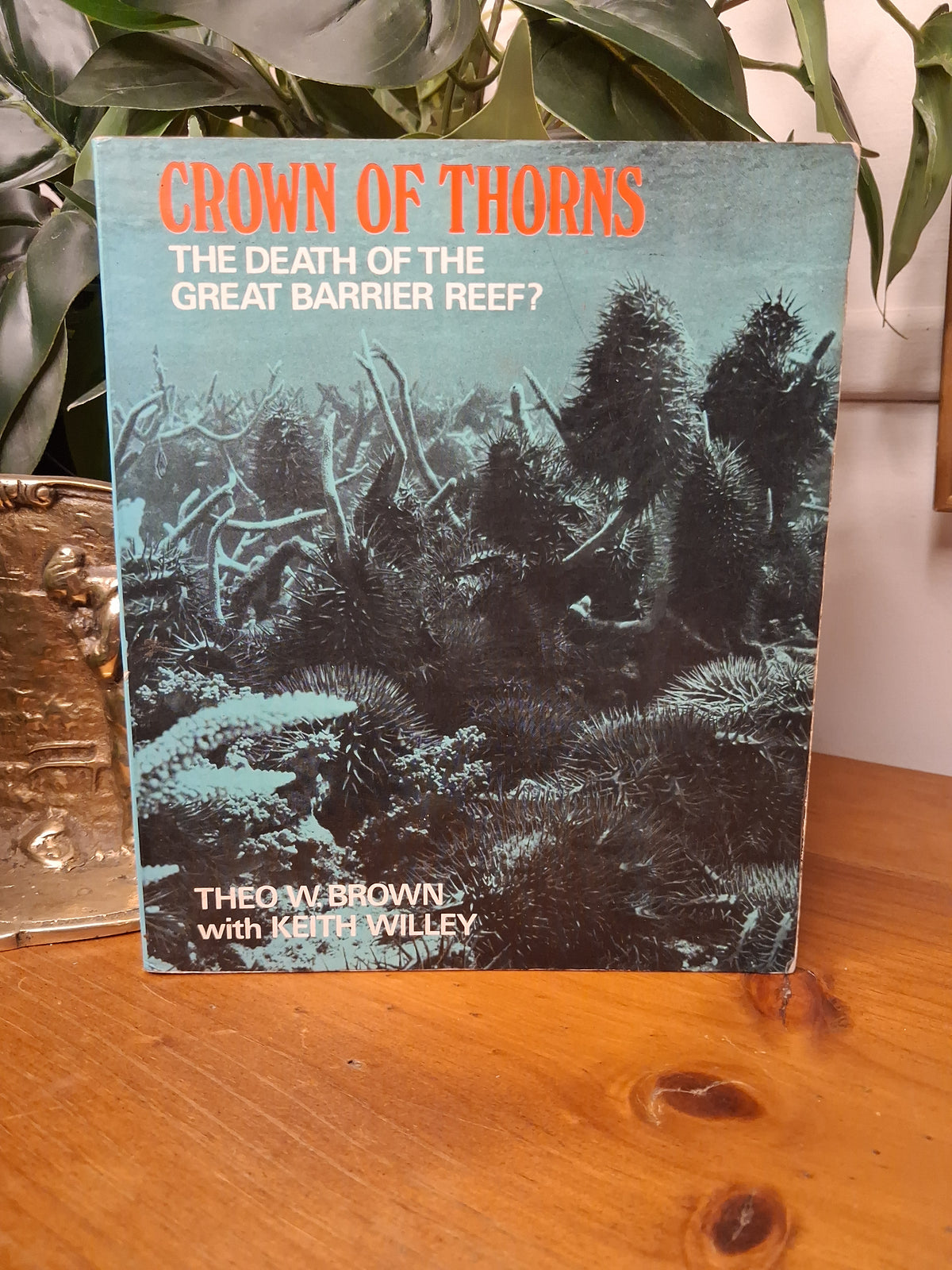 Crown of Thorns The Death of the Great Barrier Reef by Theo Brown with Keith Willey 1972 softcover book