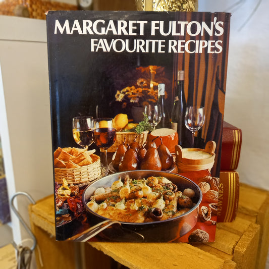Entertaining with Margaret Fulton – Photography by Wal Easton (1971)-Cookbook / Entertaining-Tilbrook and Co