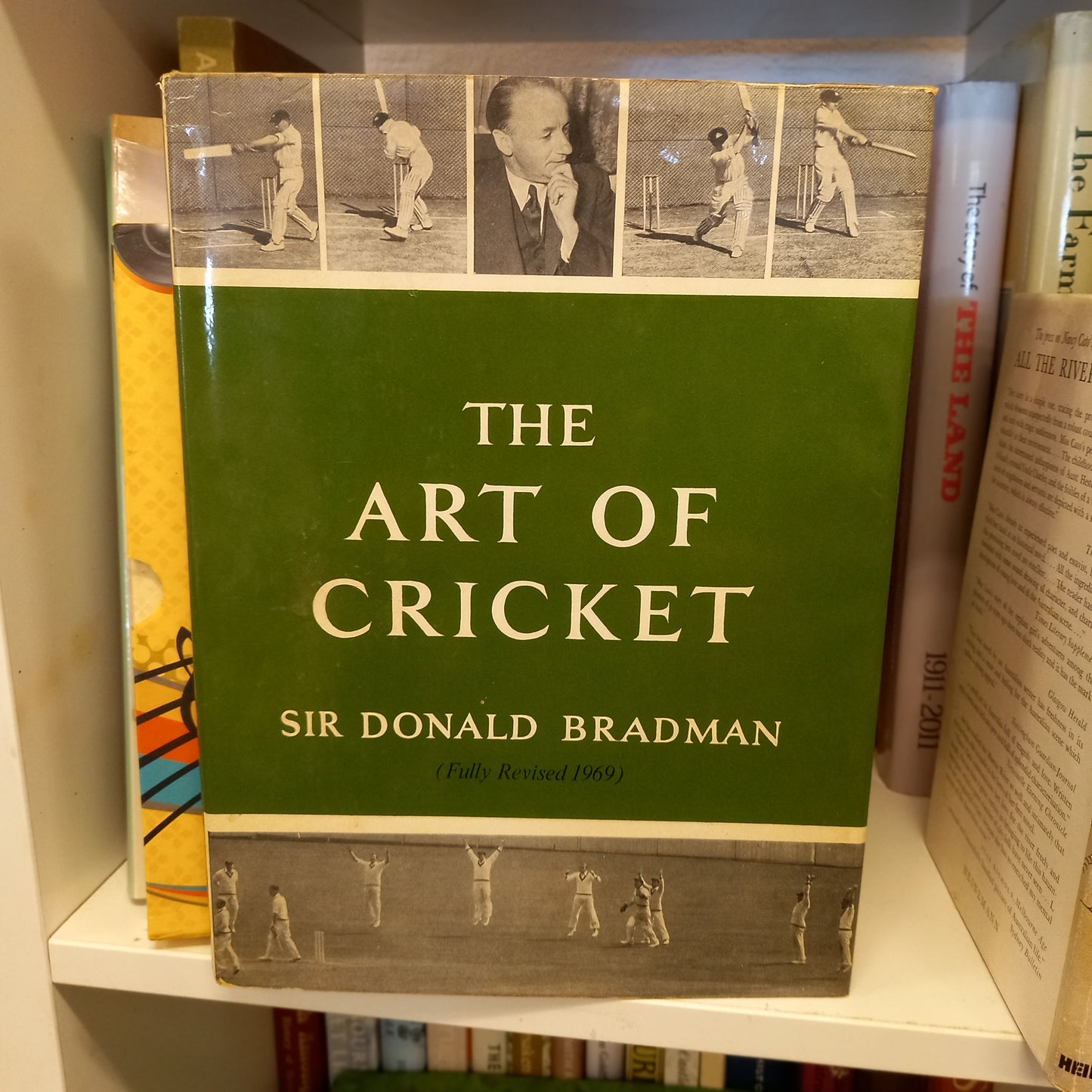 The Art of Cricket by Sir Donald Bradman (1969 Revised 6th Impression)-Australian Sporting Book > Cricket-Tilbrook and Co