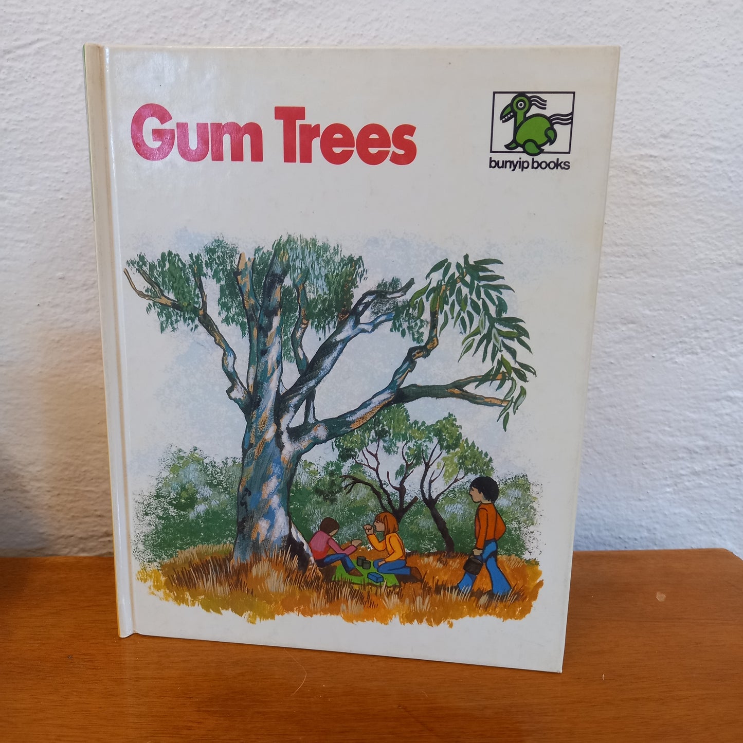 Gum trees by Pat Edwards ; illustrated by Ester Kasepuu [Bunyip Book Series]-Book-Tilbrook and Co