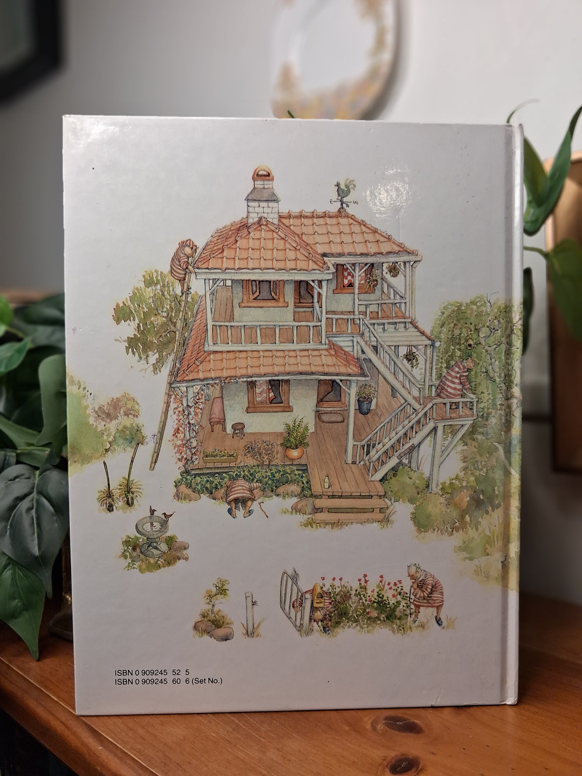 Mr Poppleberry and Fred the White Cockatoo – Hilarie Lindsay (c.1983)-Vintage Australian Children’s Picture Book-Tilbrook and Co
