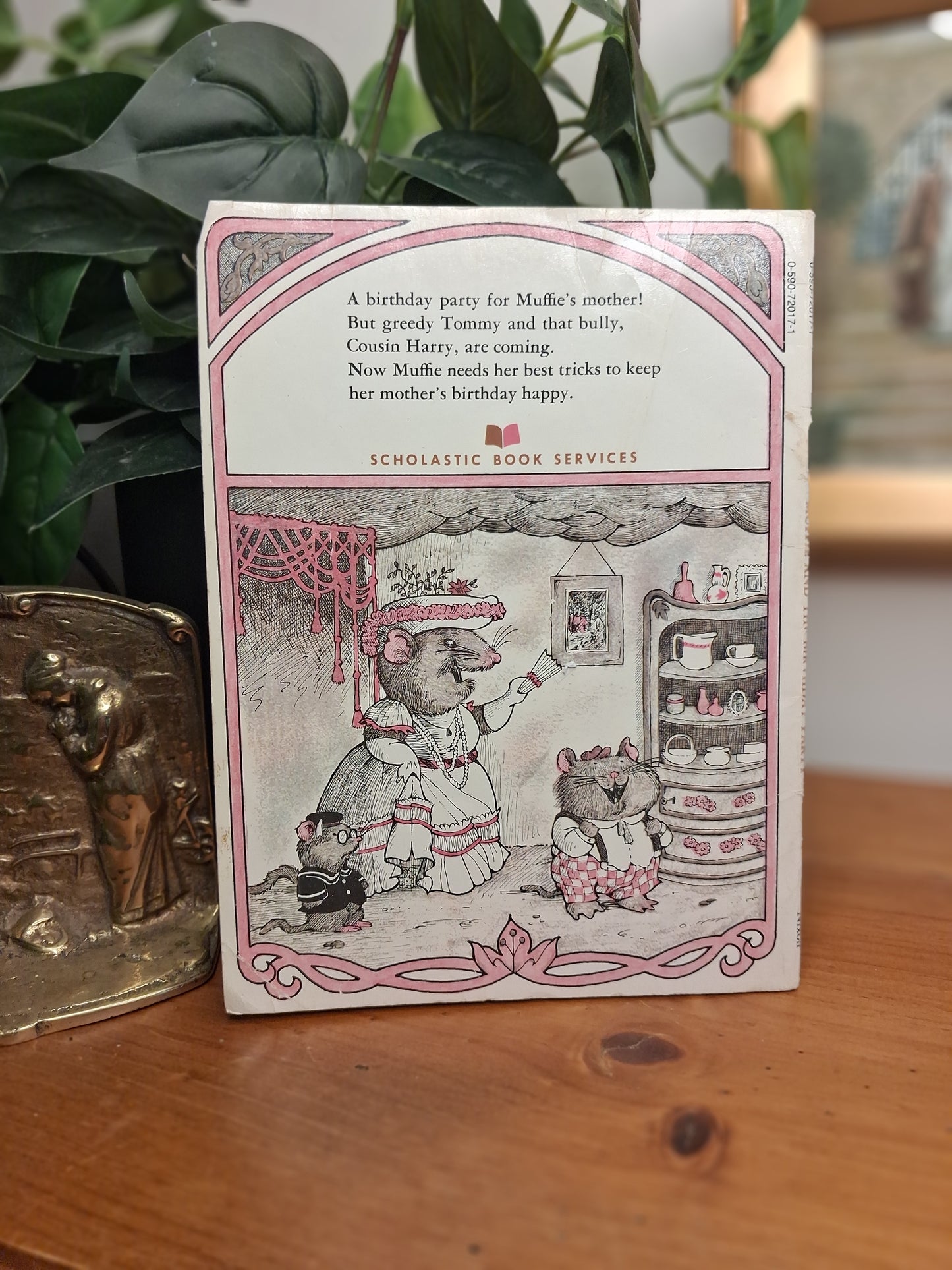 Back cover Muffie and the Birthday Party by Joan Lowery Nixon, illustrated by Geoffrey Hayes, 1978 Scholastic paperback children’s book.
