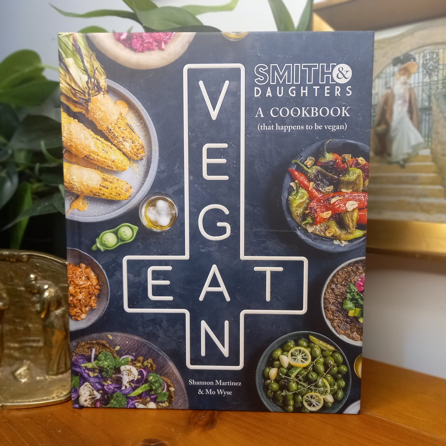 Smith & Daughters: A Cookbook (That Happens to Be Vegan) / Shannon Martinez & Mo Wyse – Hardie Grant Books, 2016-Cookbook / Vegan Cooking-Tilbrook and Co