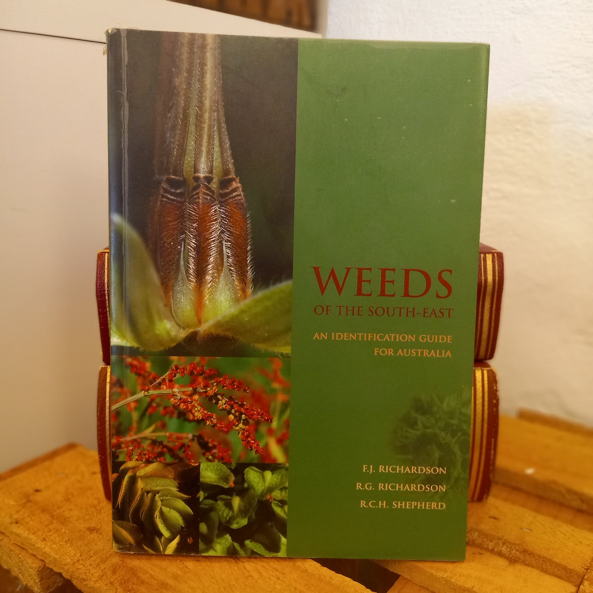 Weeds of the South-East: An Identification Guide for Australia by F.J. Richardson, R.G. Richardson & R.C.H. Shepherd (2006)-Botanical Reference / Environmental Science / Agriculture-Tilbrook and Co